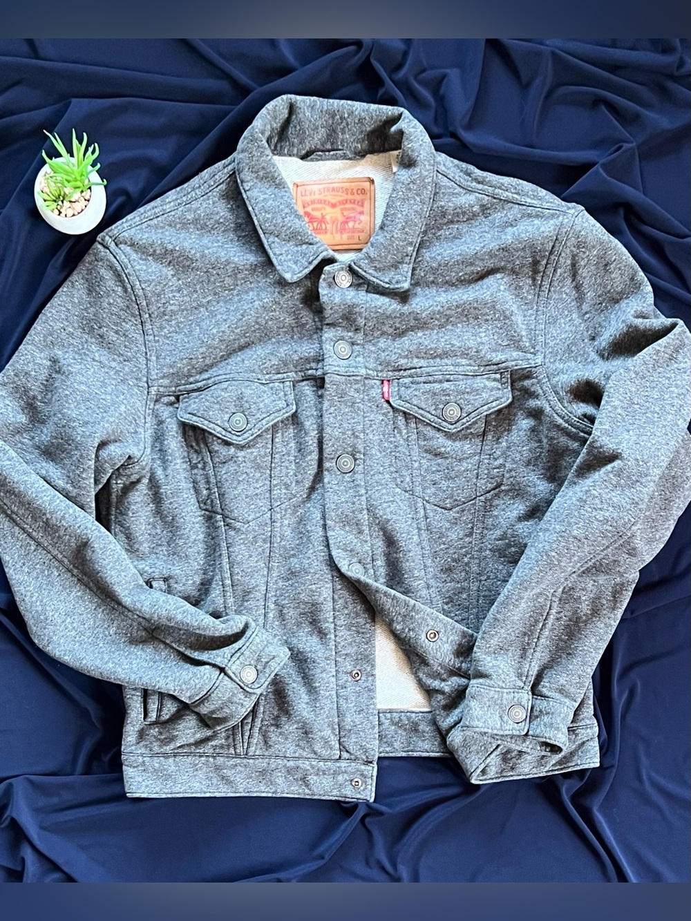 LNWOT Levi's womans Gray Cotton-Trim Knit Trucker Jacket